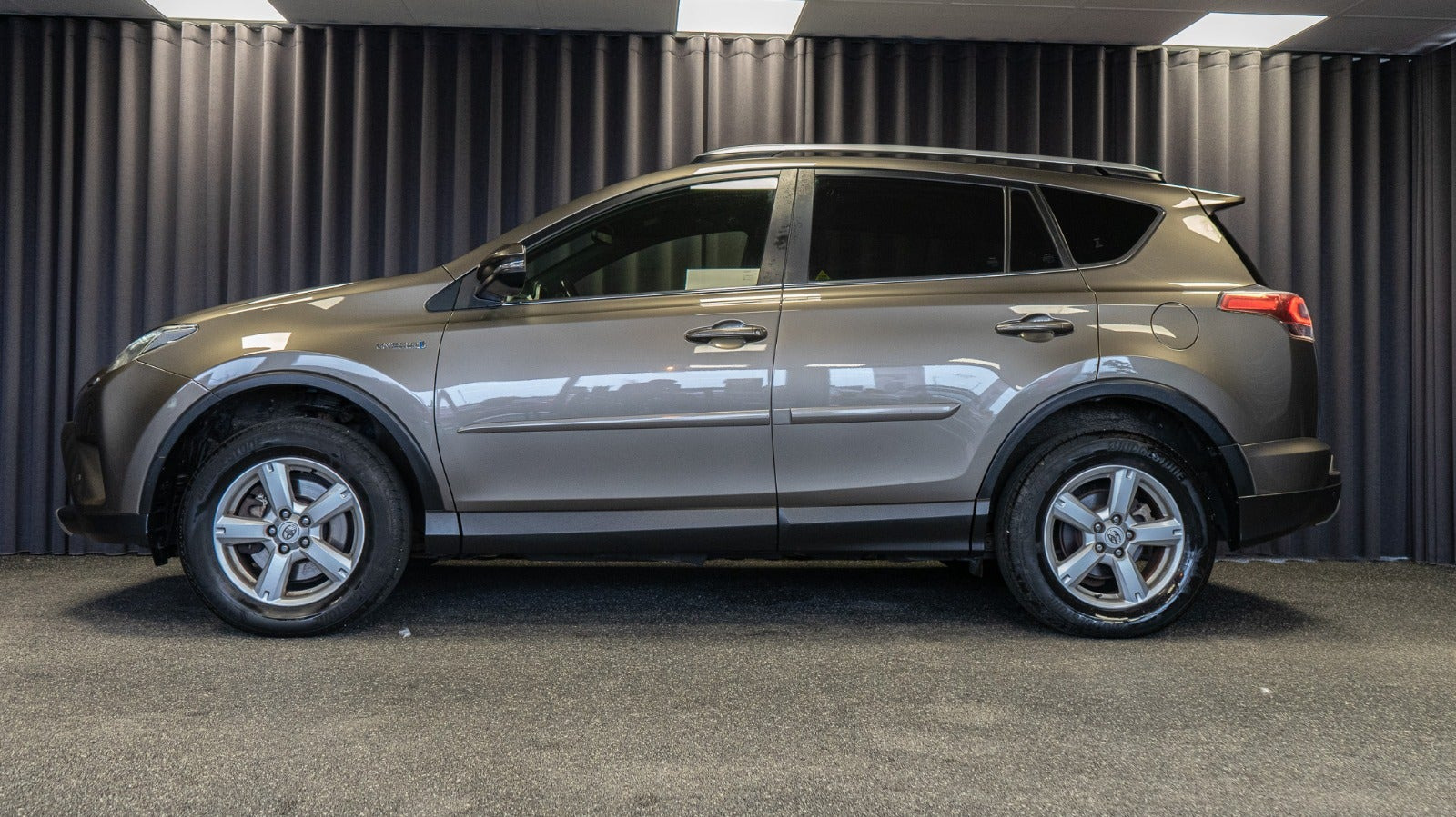 Bronze Toyota RAV4 fra 2016