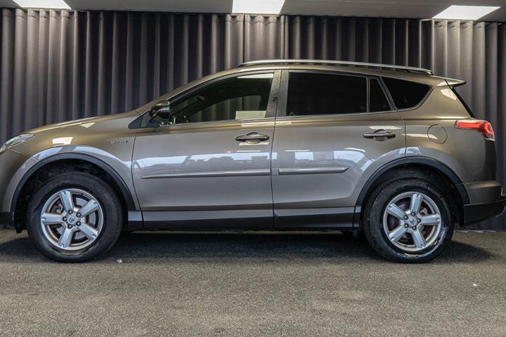Bronze Toyota RAV4 fra 2016