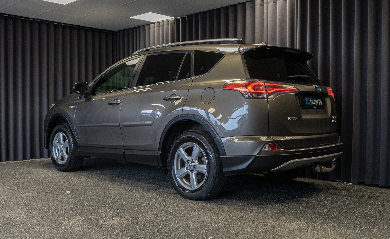 Bronze Toyota RAV4 fra 2016