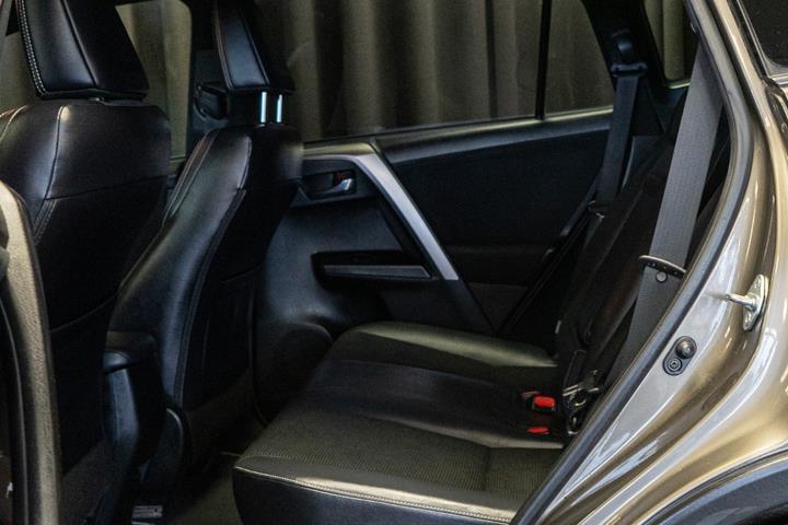Bronze Toyota RAV4 fra 2016