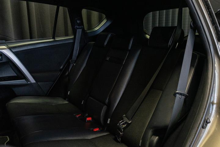 Bronze Toyota RAV4 fra 2016