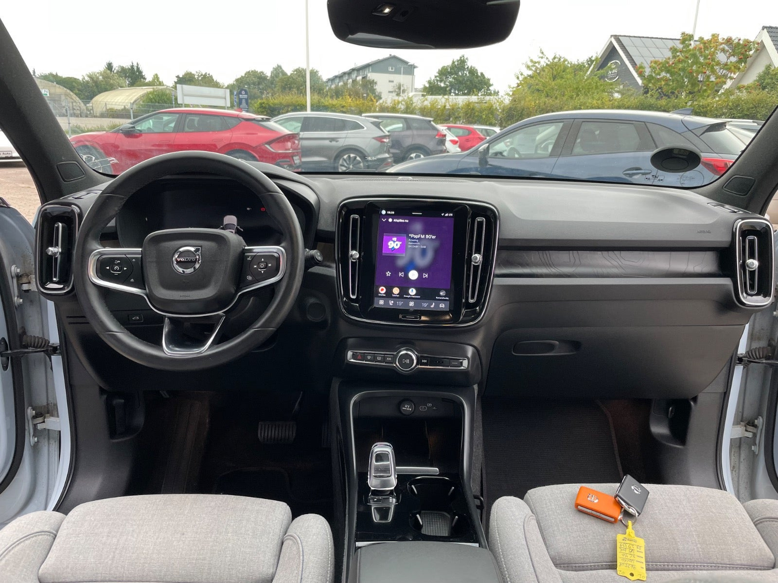Blå Volvo XC40 fra 2024