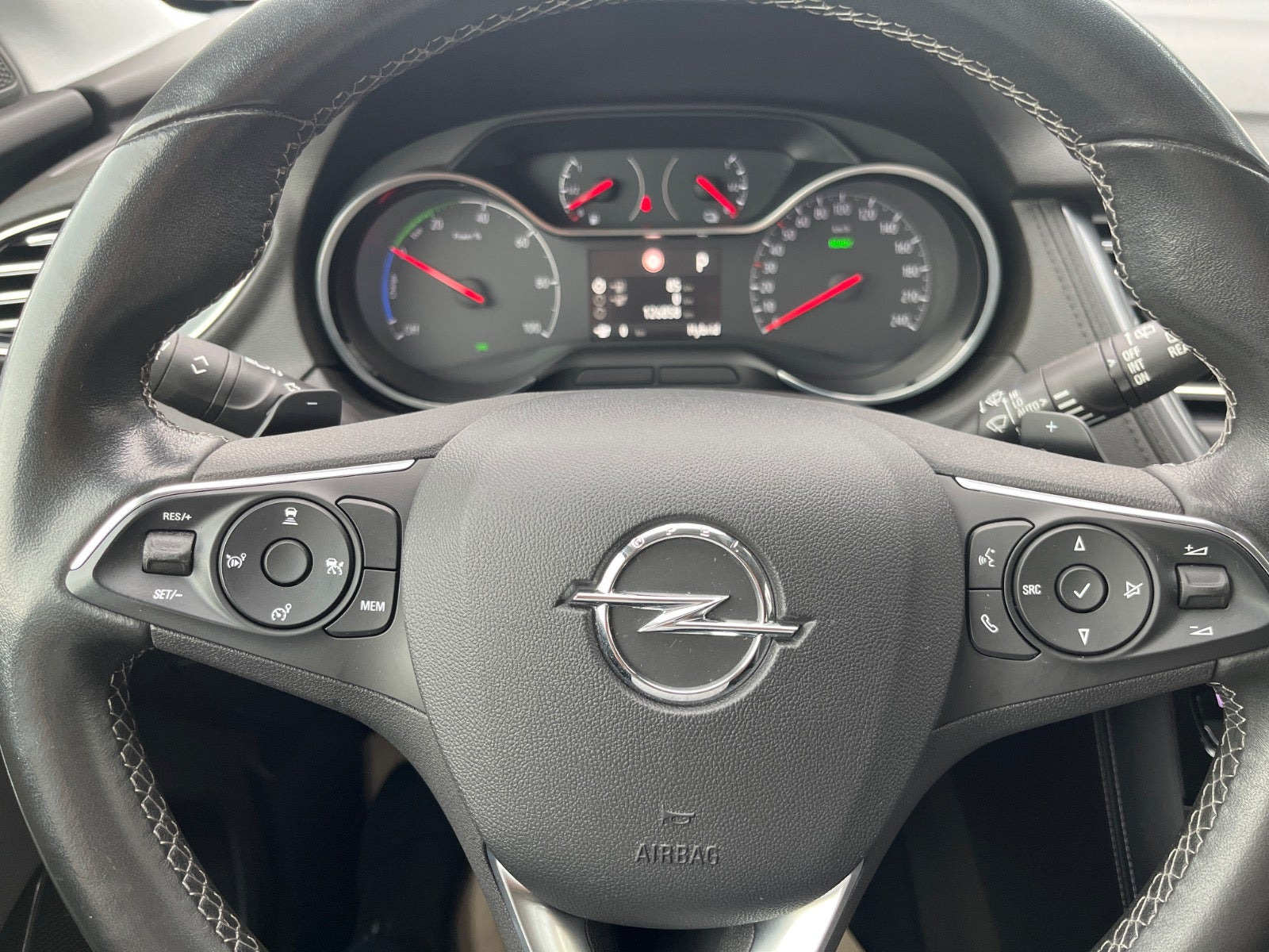 Grå Opel Grandland X fra 2021