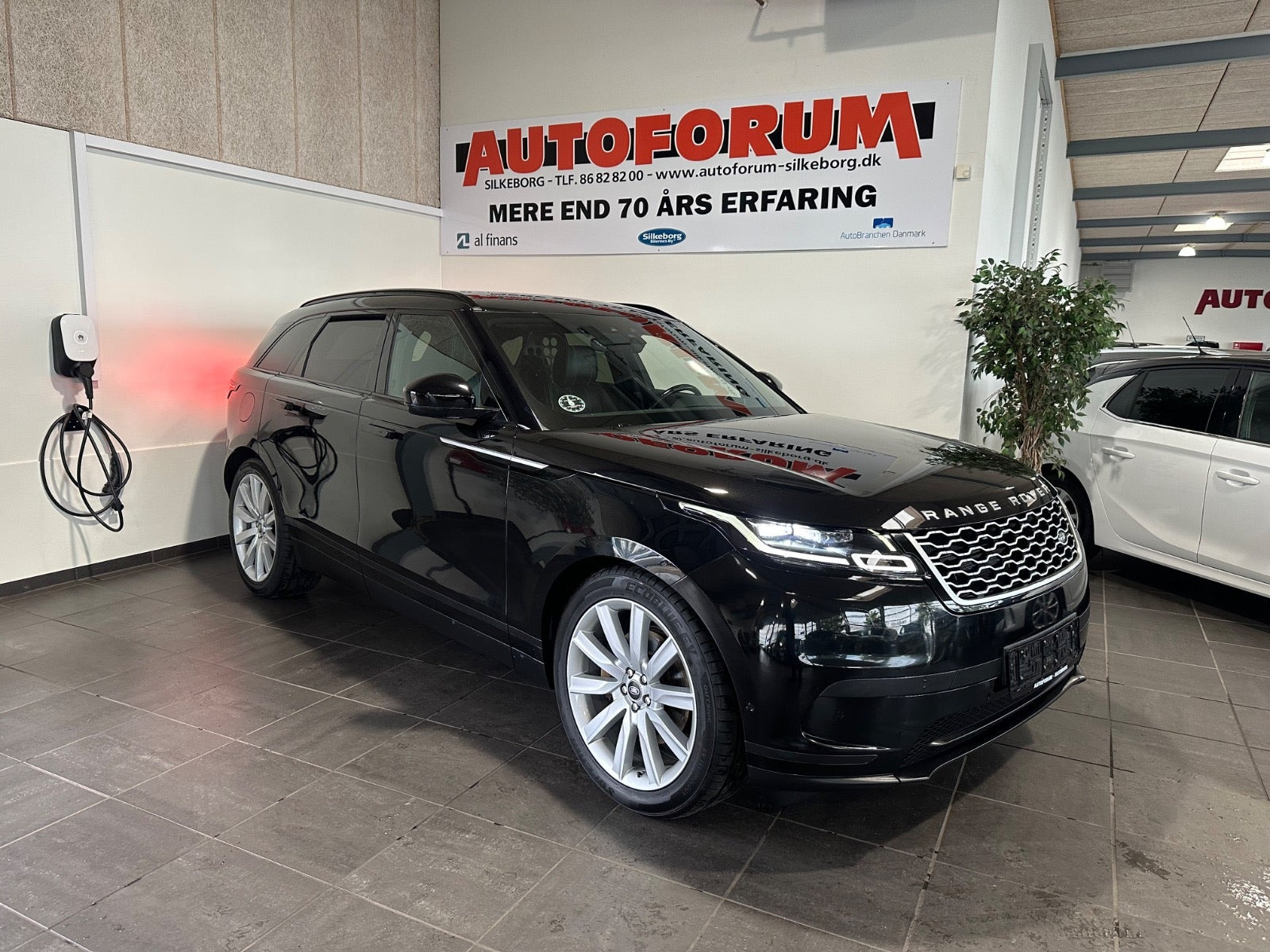 Land Rover Range Rover Velar 3,0 D300 SE aut. Van