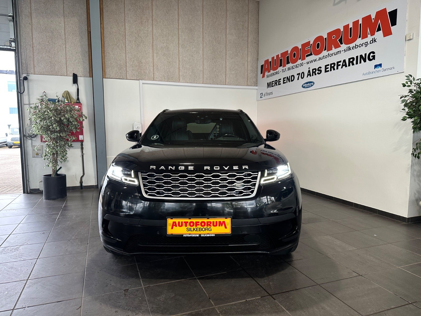 Sort Land Rover Range Rover Velar fra 2018