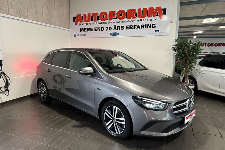 Grå Mercedes B250 e fra 2021