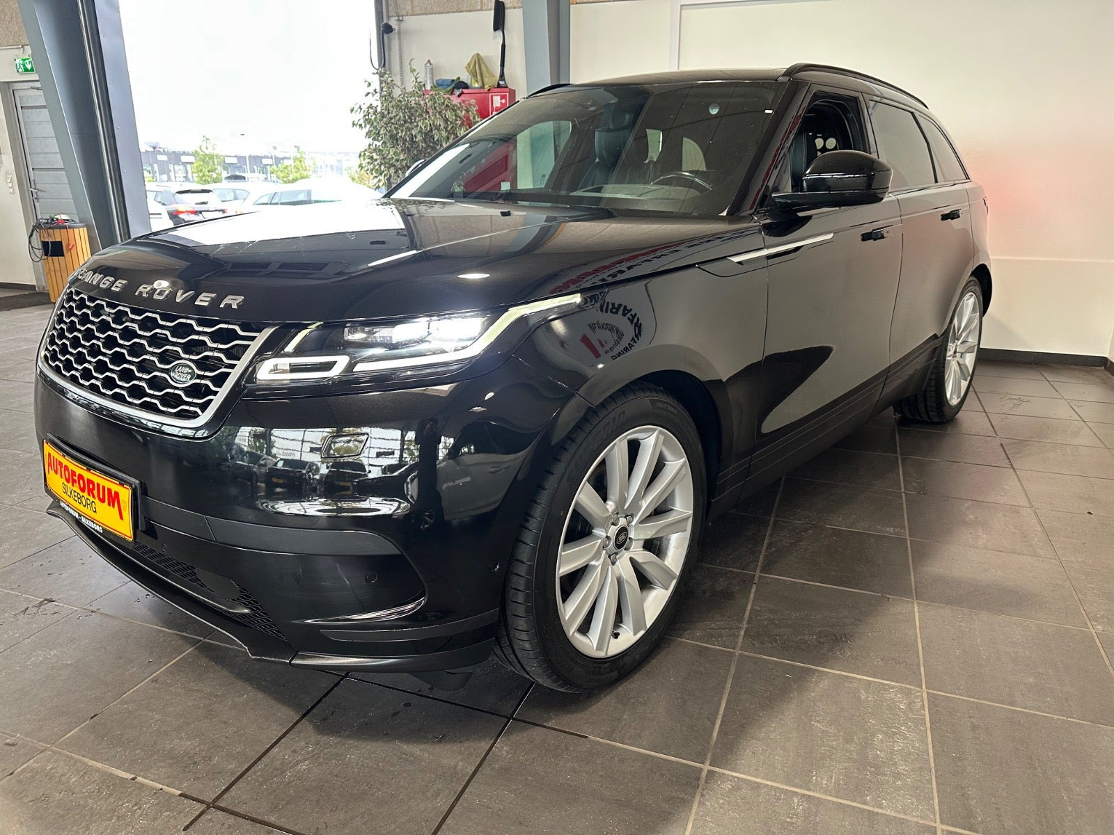 Sort Land Rover Range Rover Velar fra 2018