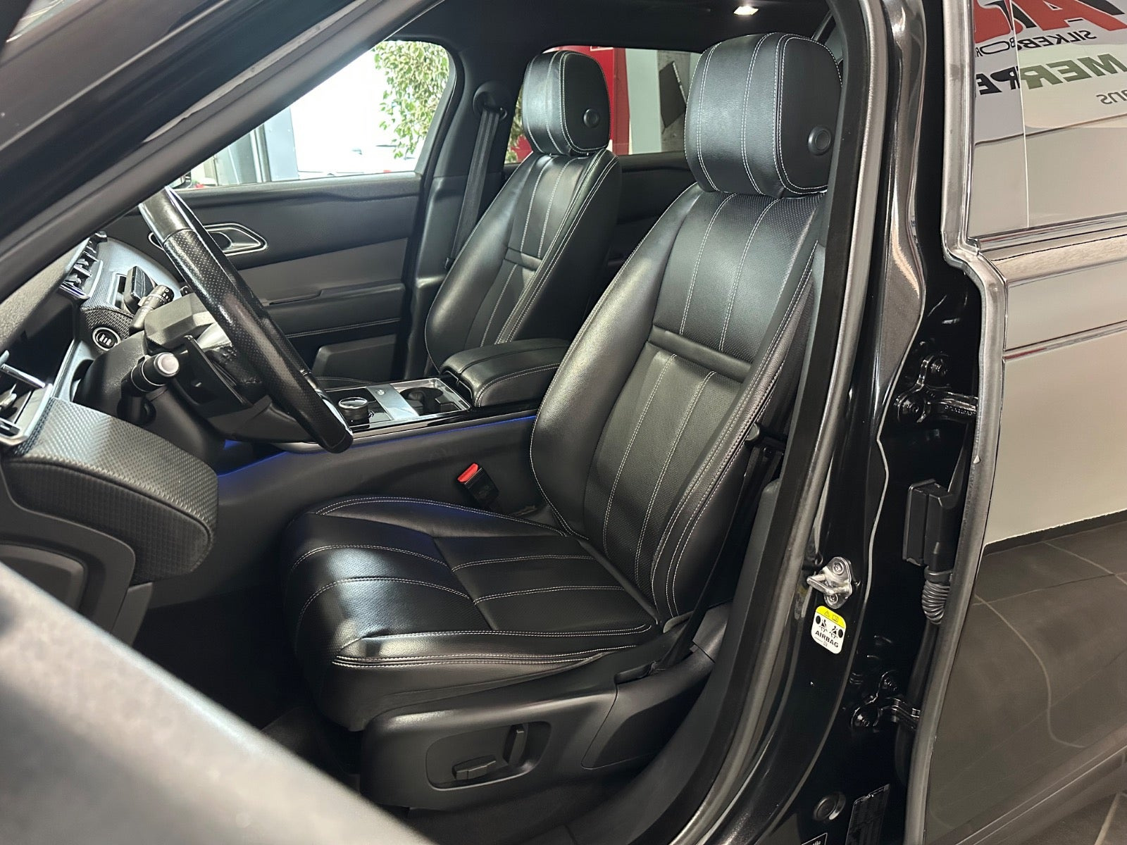 Sort Land Rover Range Rover Velar fra 2018