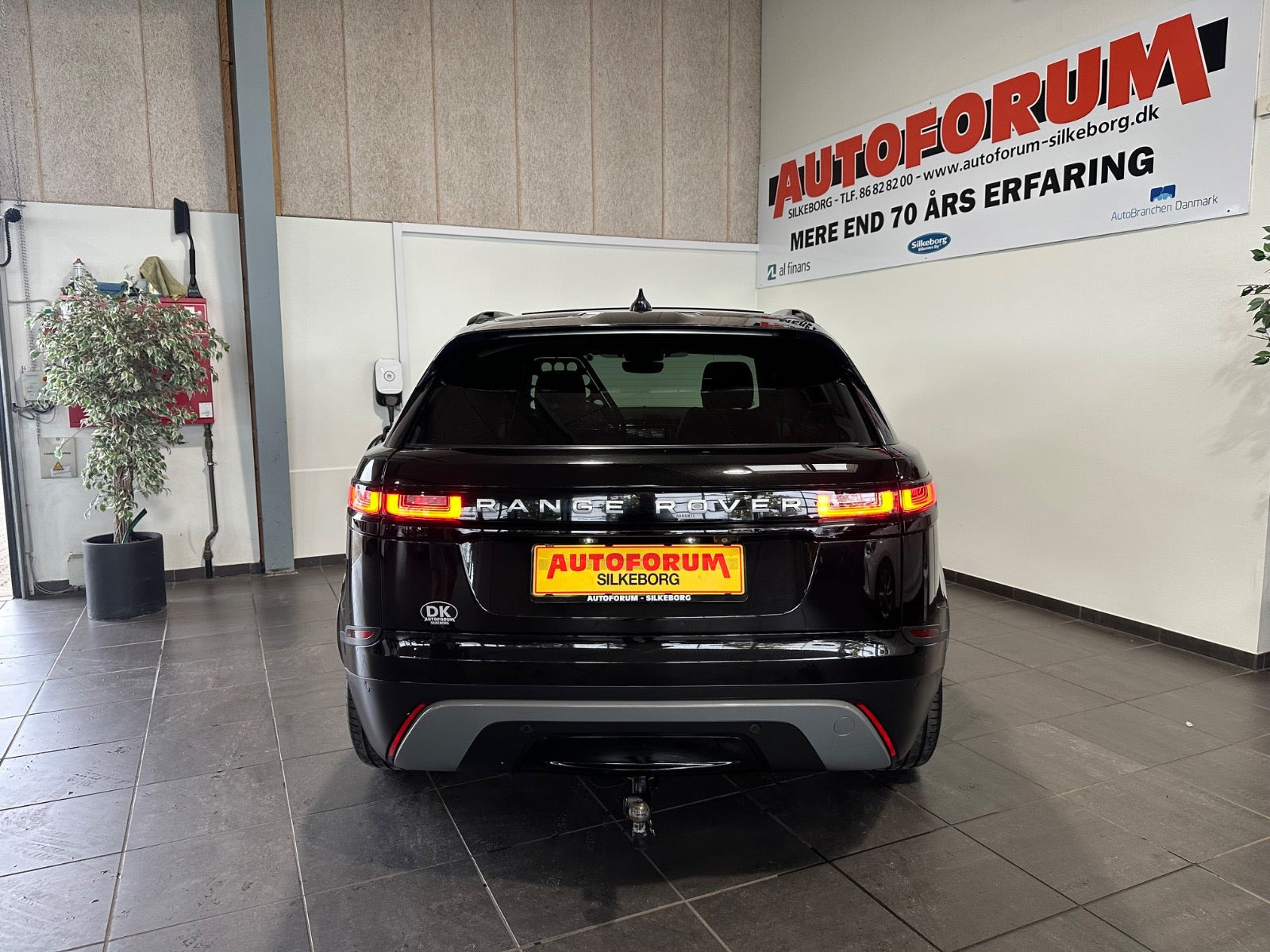 Sort Land Rover Range Rover Velar fra 2018