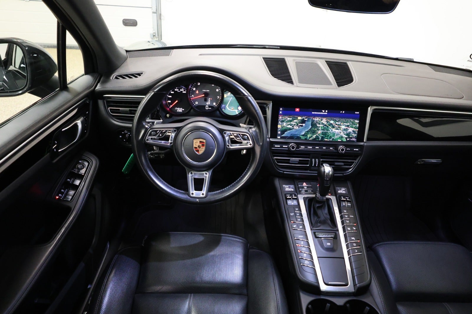 Grå Porsche Macan S fra 2019