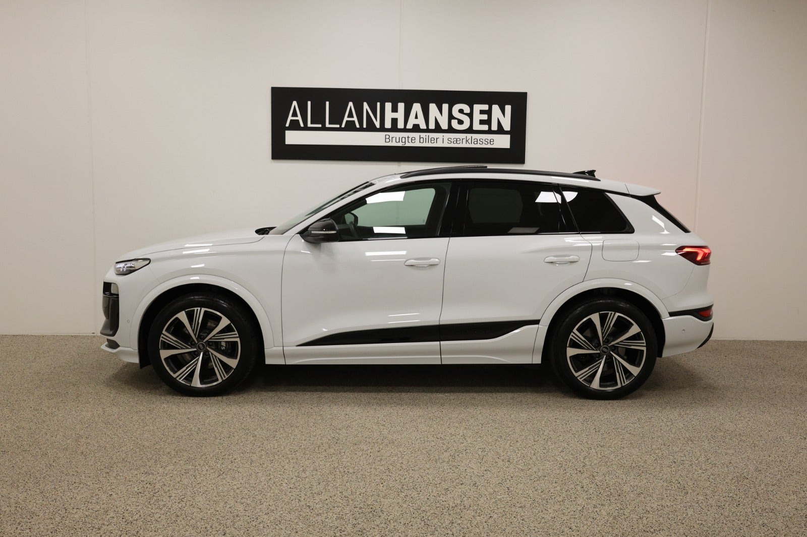 Hvid Audi SQ6 e-tron fra 2024