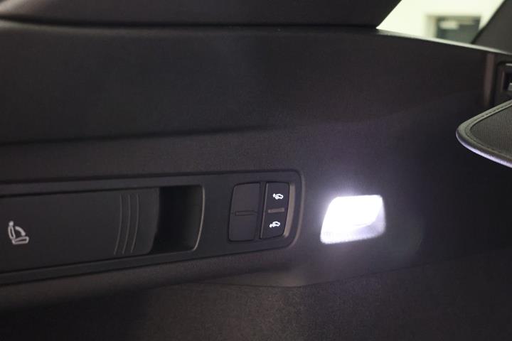 Hvid Audi SQ6 e-tron fra 2024