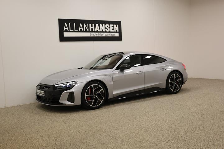Sølv Audi RS e-tron GT fra 2022