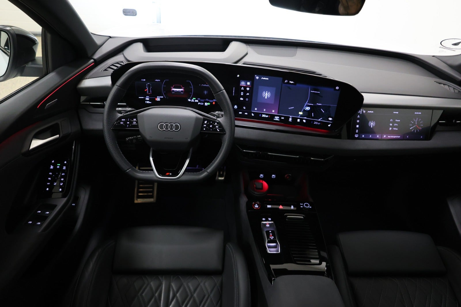 Hvid Audi SQ6 e-tron fra 2024