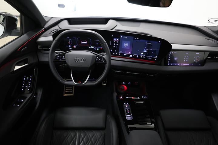 Hvid Audi SQ6 e-tron fra 2024