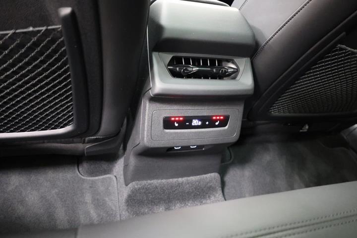 Hvid Audi SQ6 e-tron fra 2024