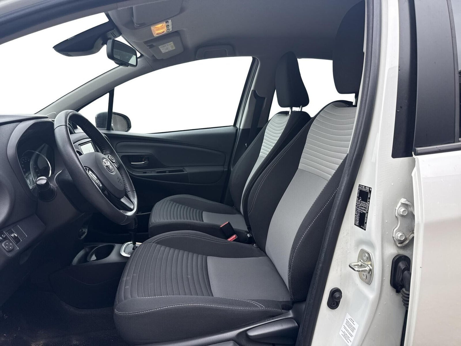 Hvid Toyota Yaris fra 2019