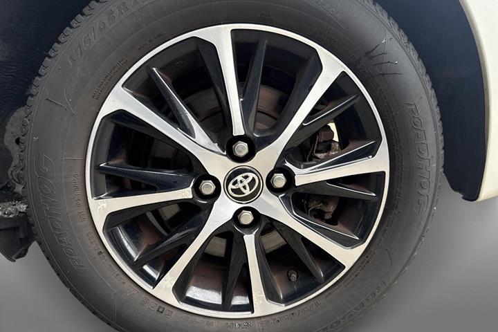Hvid Toyota Yaris fra 2019