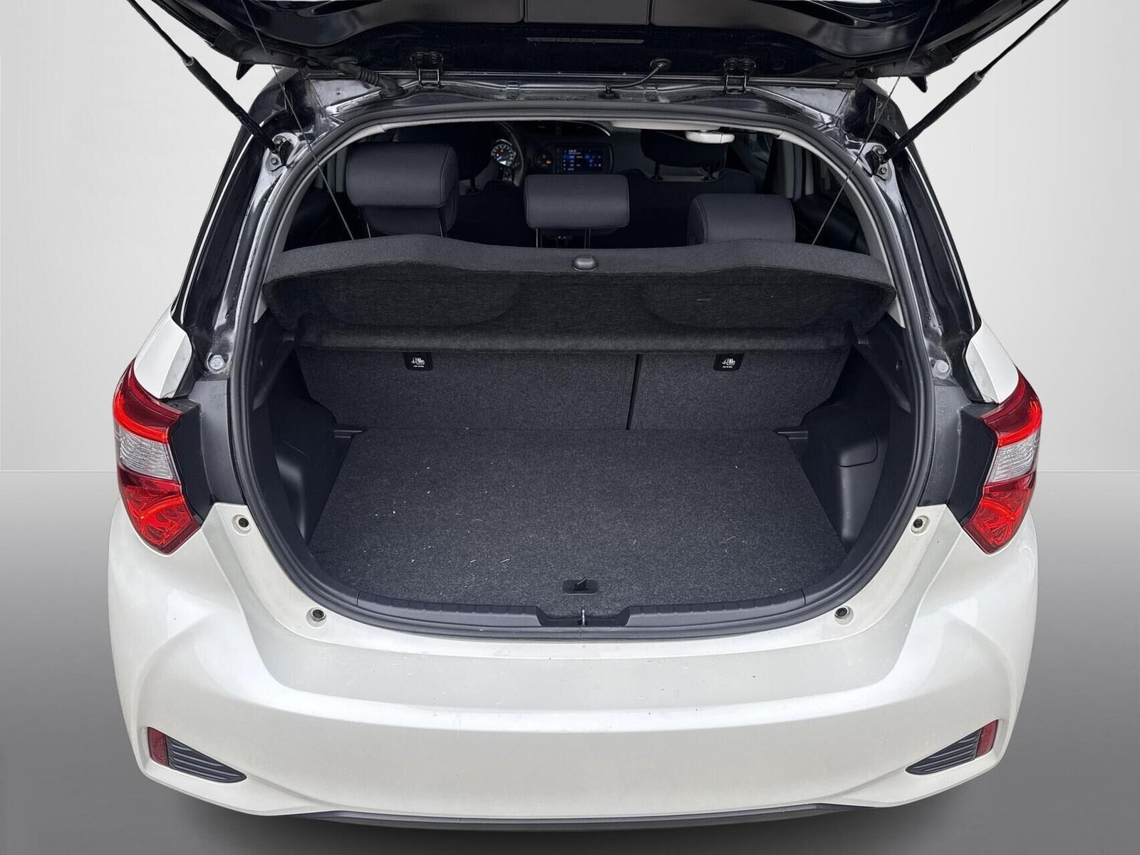 Hvid Toyota Yaris fra 2019