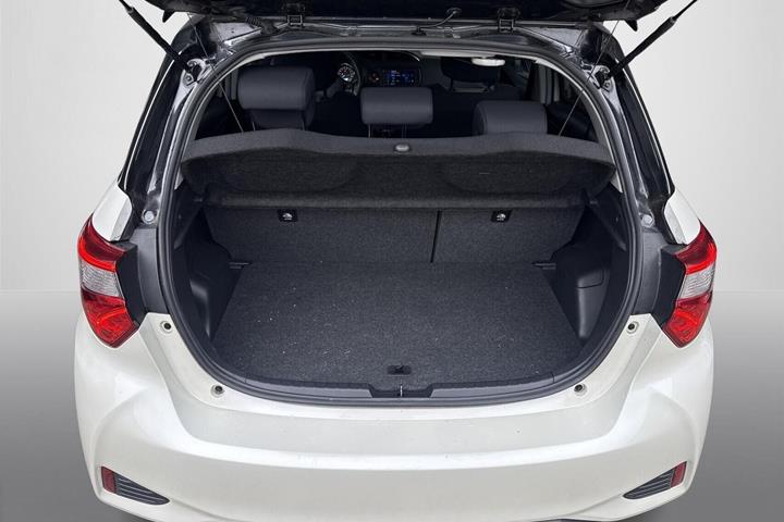 Hvid Toyota Yaris fra 2019