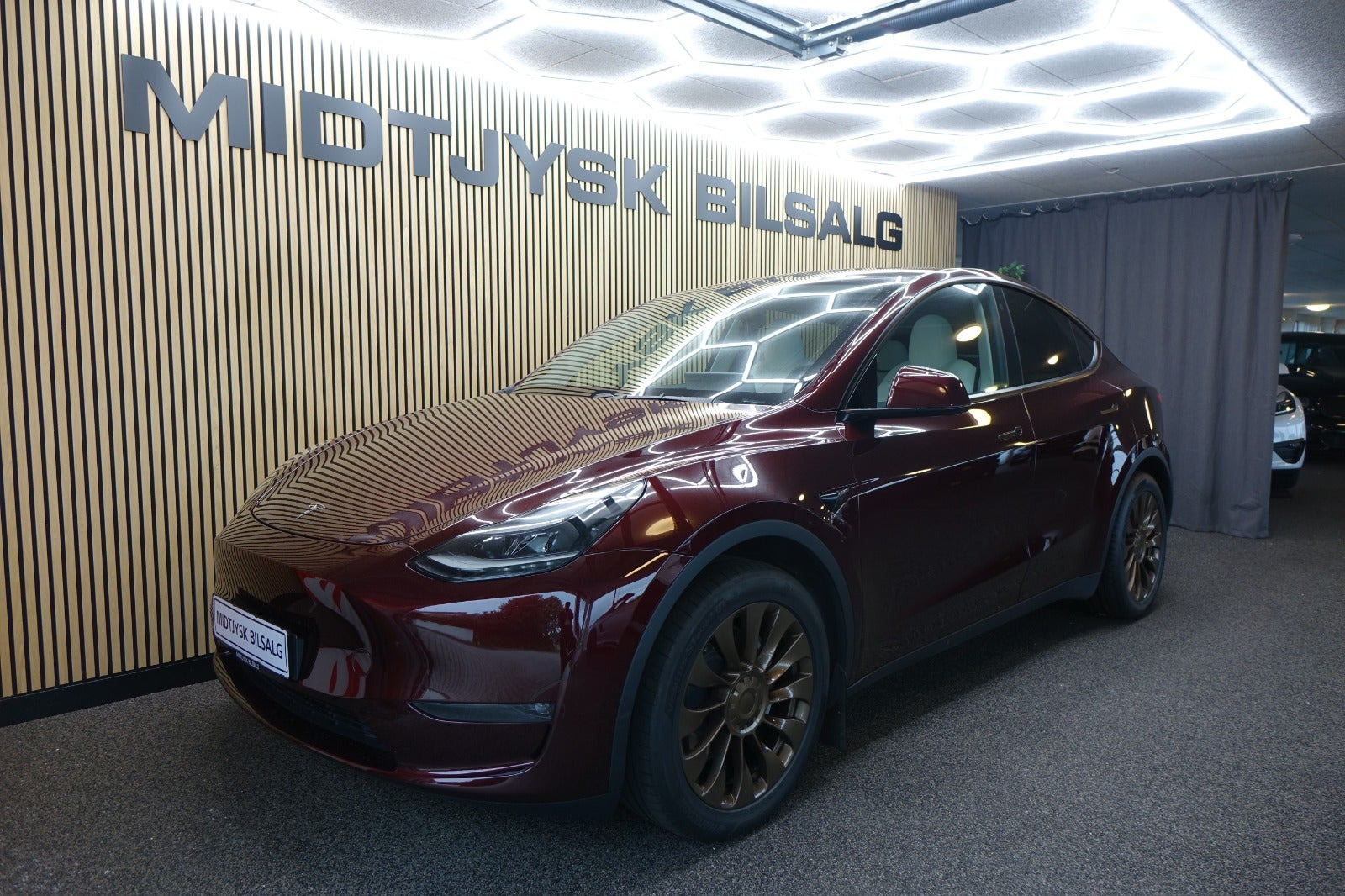 Tesla Model Y Long Range AWD