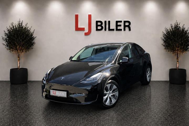 Sort Tesla Model Y fra 2023