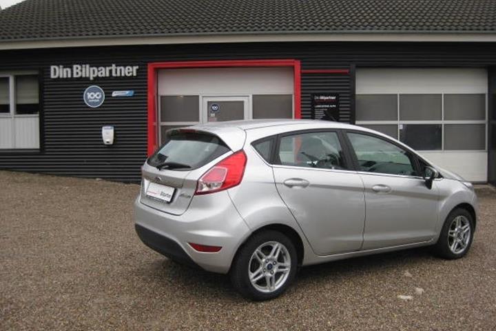 Sølv Ford Fiesta fra 2014