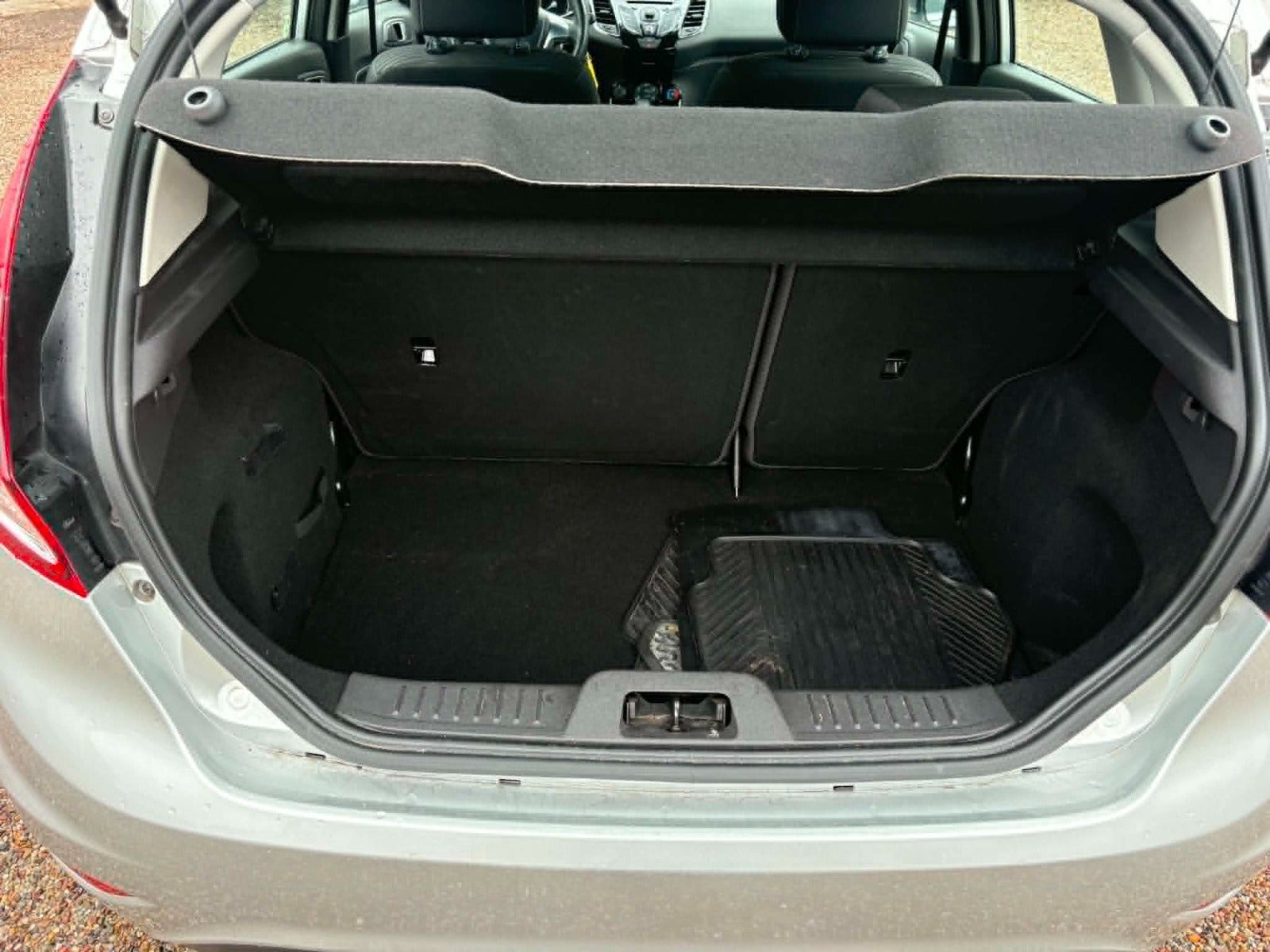 Sølv Ford Fiesta fra 2014