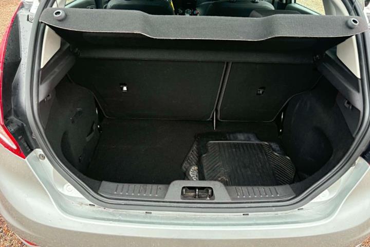 Sølv Ford Fiesta fra 2014