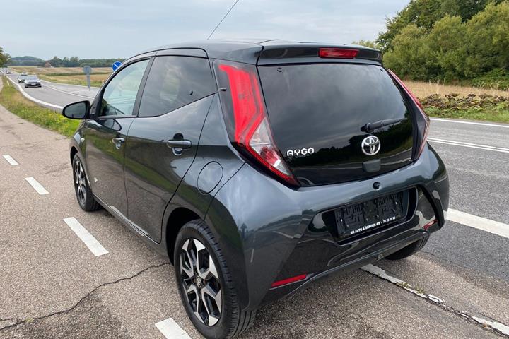 Grå Toyota Aygo fra 2020