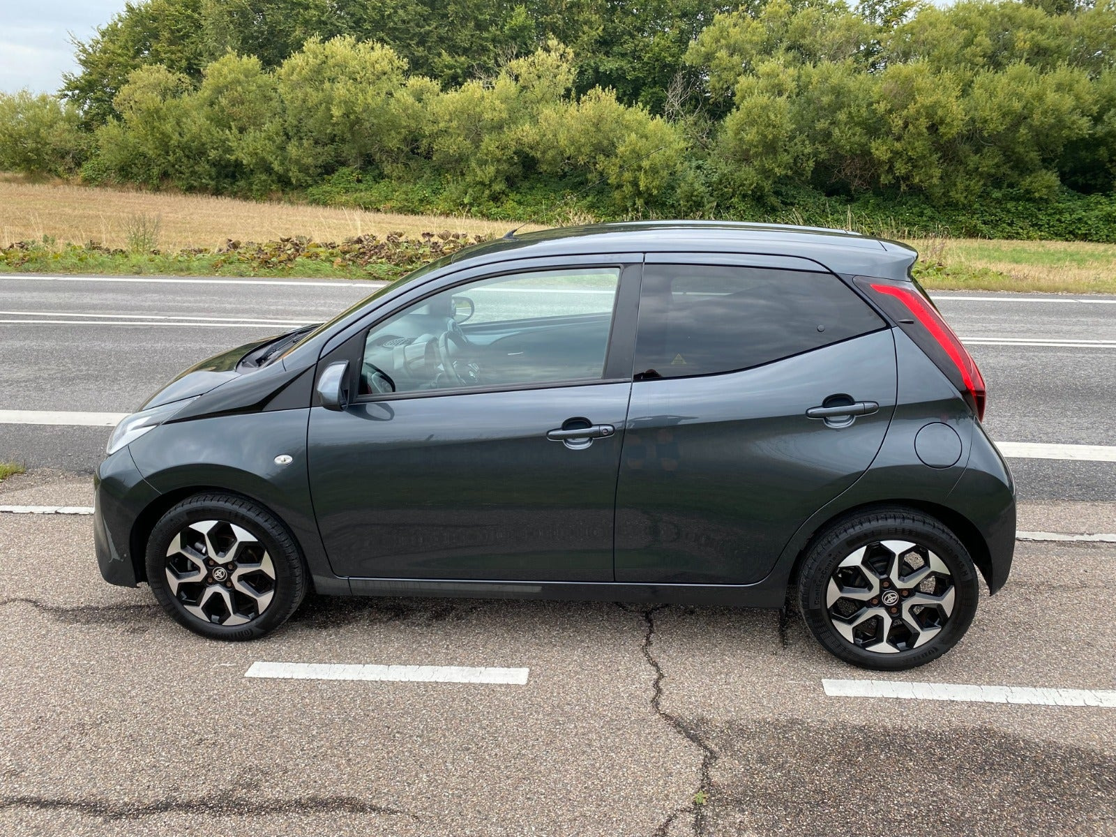 Grå Toyota Aygo fra 2020
