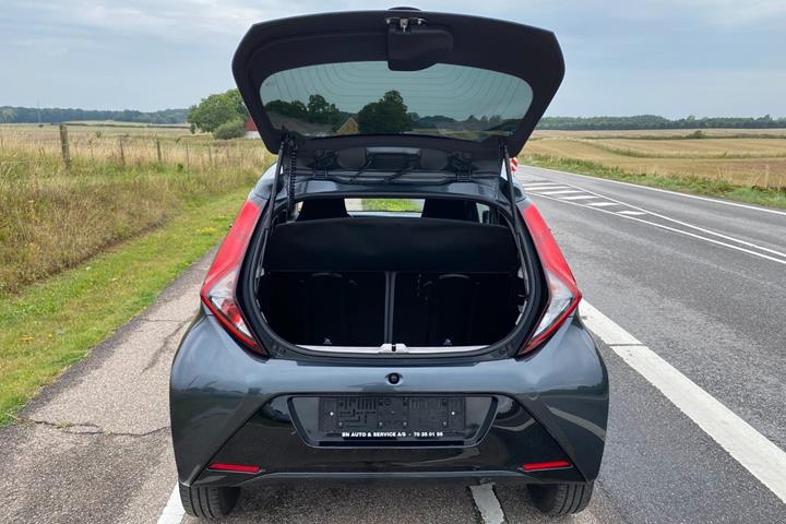 Grå Toyota Aygo fra 2020