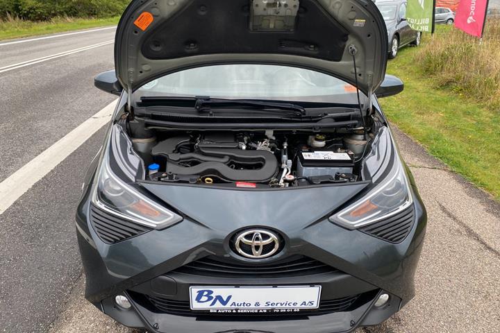 Grå Toyota Aygo fra 2020
