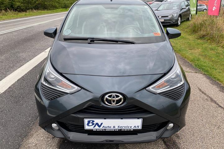 Grå Toyota Aygo fra 2020