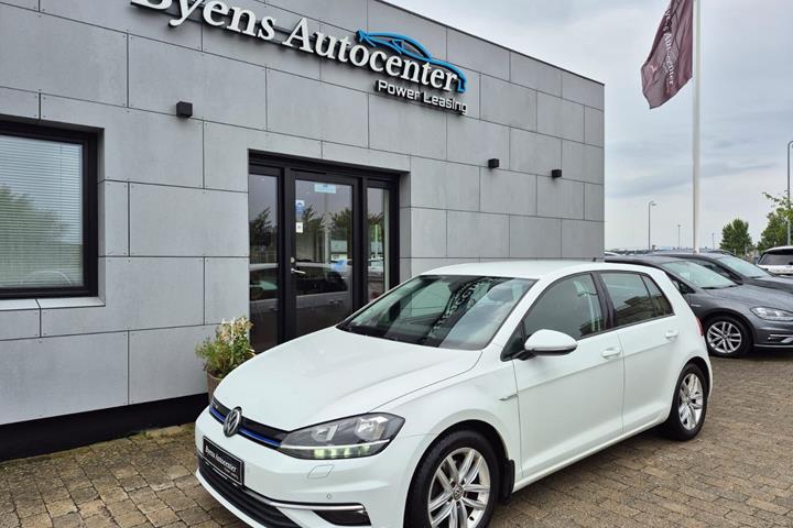Hvid VW Golf VII fra 2019