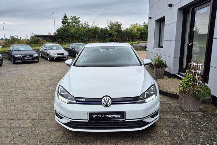 Hvid VW Golf VII fra 2019