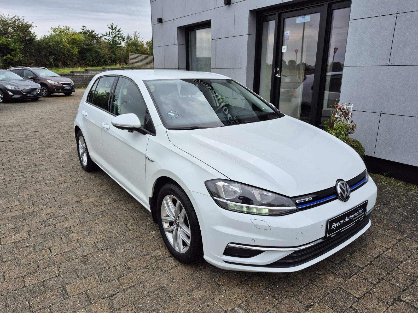 Hvid VW Golf VII fra 2019