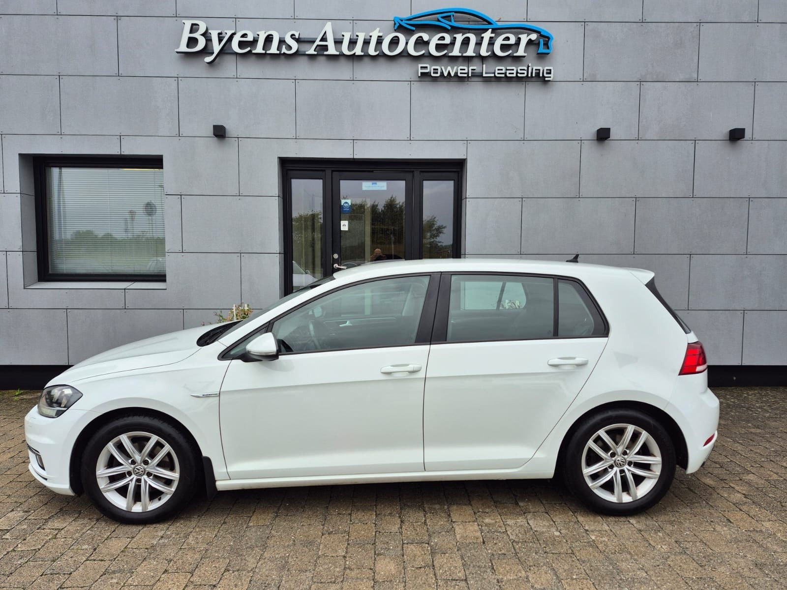 Hvid VW Golf VII fra 2019