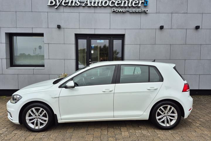 Hvid VW Golf VII fra 2019