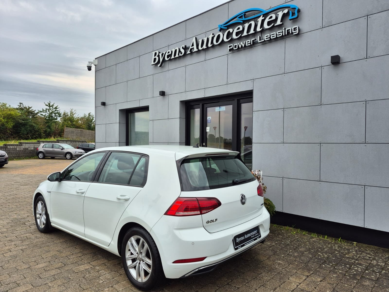 Hvid VW Golf VII fra 2019