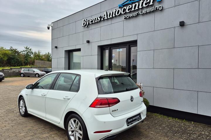 Hvid VW Golf VII fra 2019