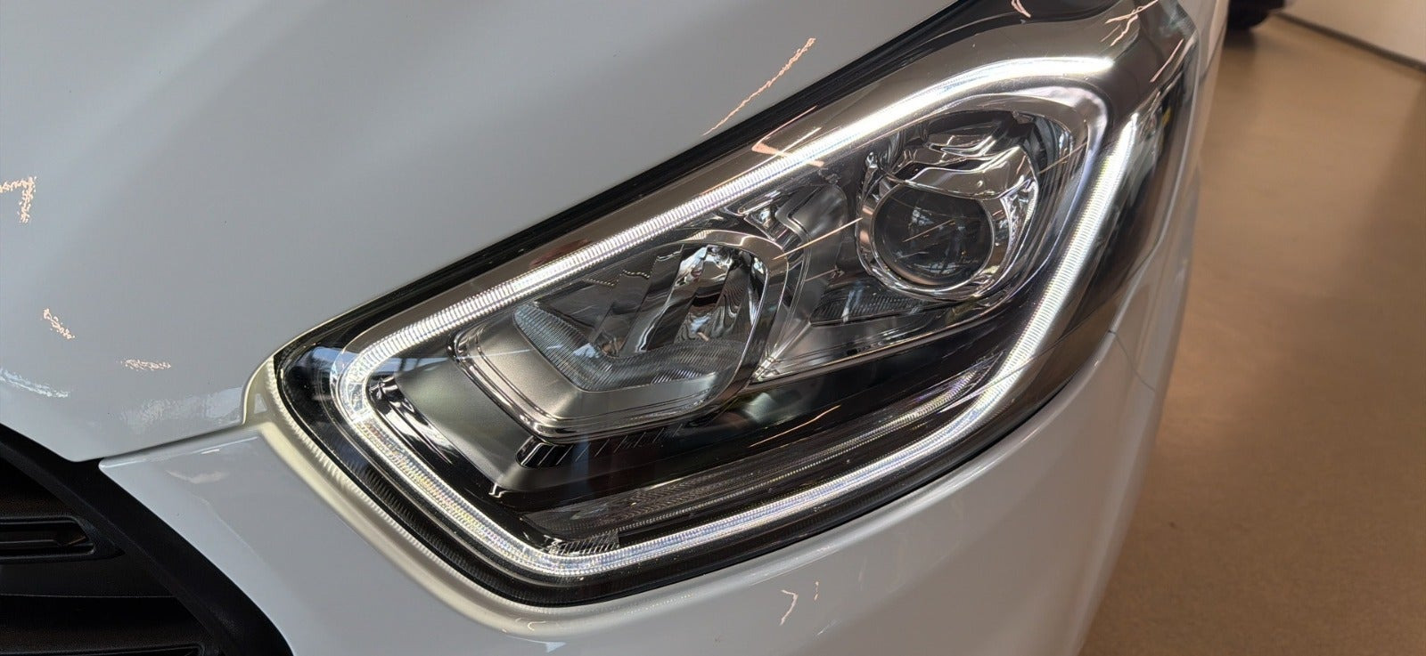 Hvid Ford Transit Custom 300 L1 fra 2023