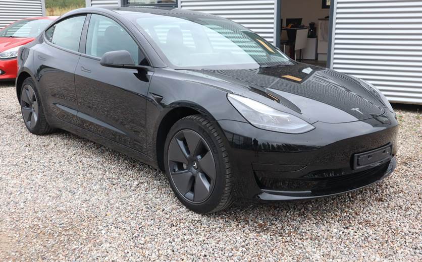 Tesla Model 3 RWD