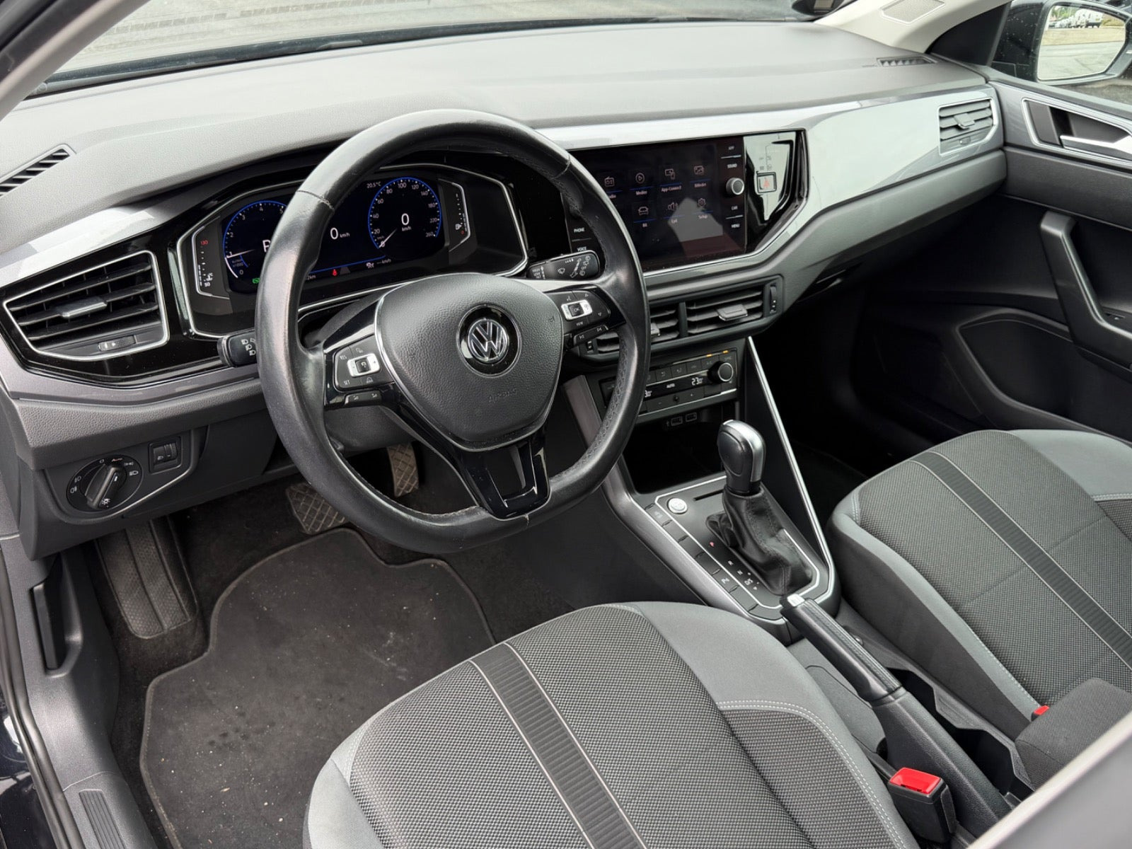 Sort VW Polo fra 2020
