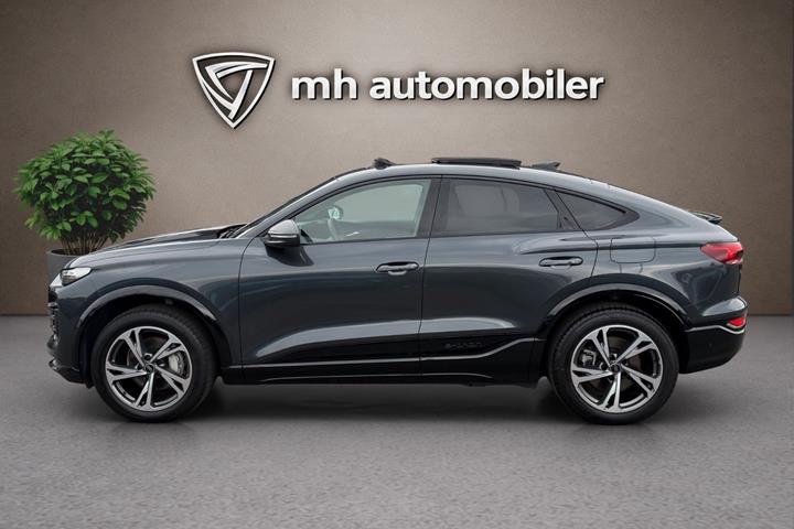 Grå Audi Q6 e-tron fra 2025