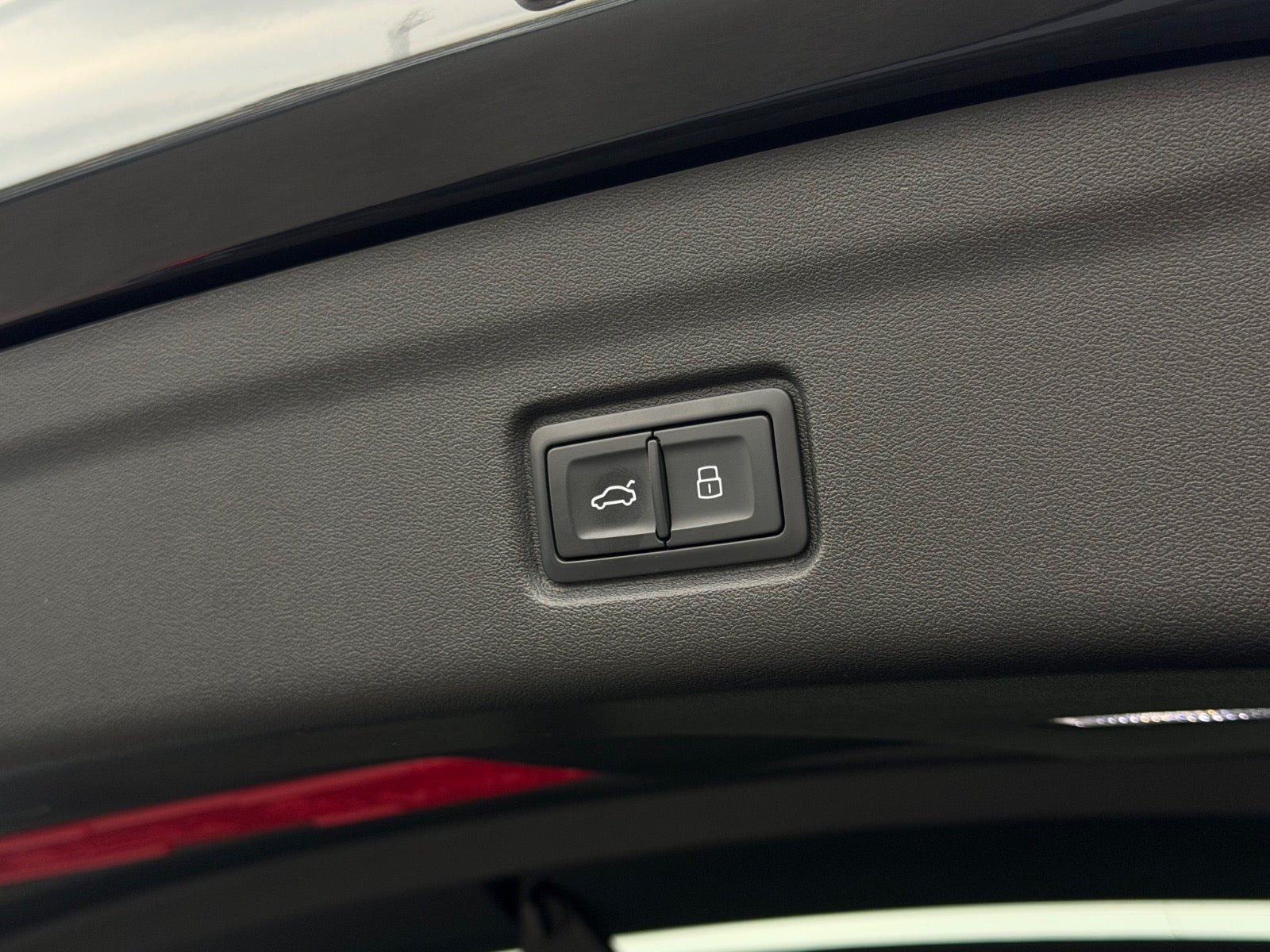 Grå Audi Q6 e-tron fra 2025