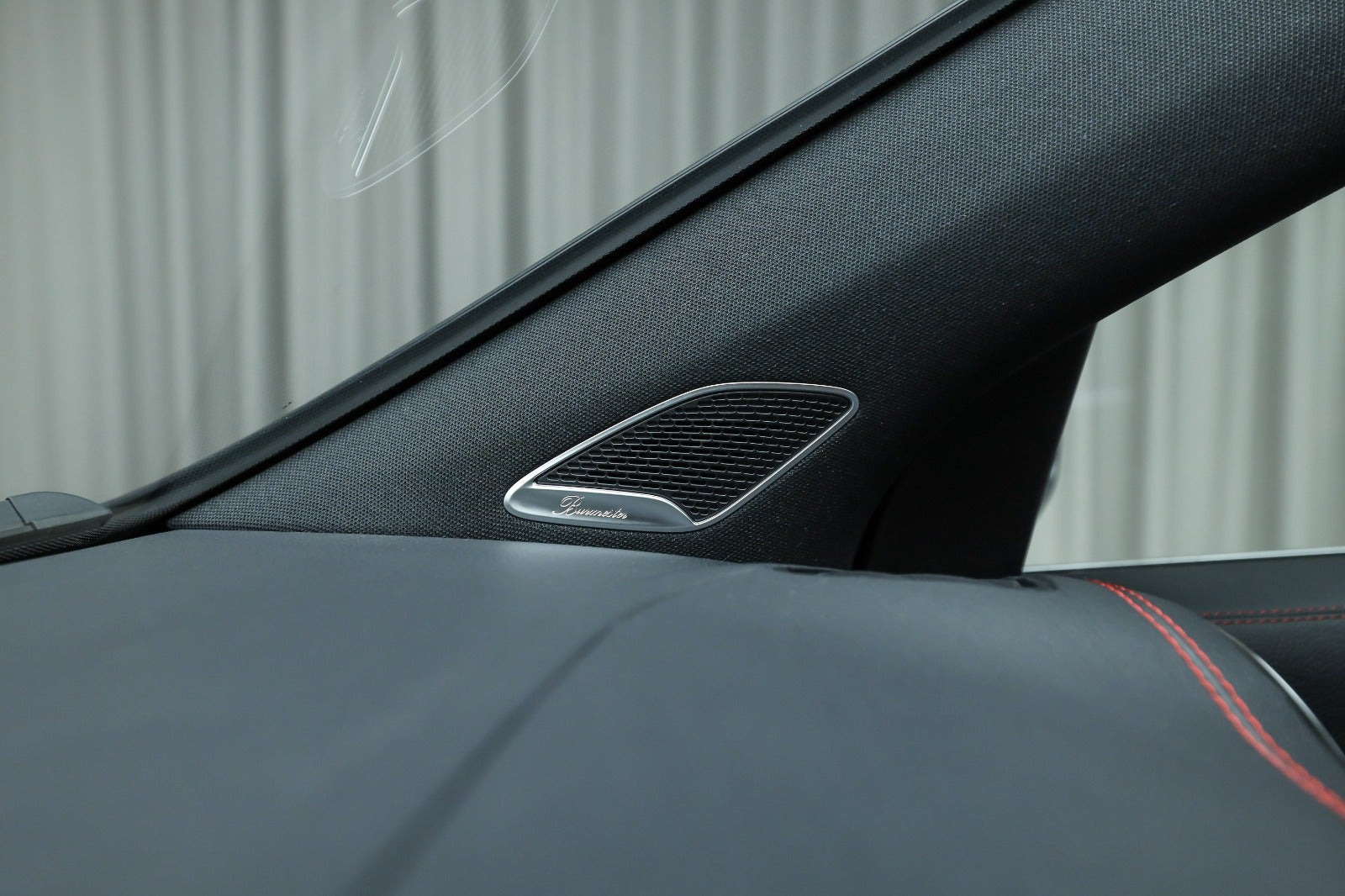 Hvid Mercedes EQA250 fra 2021