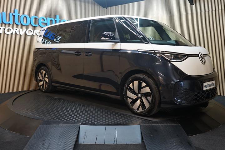 Blå VW ID.Buzz fra 2025 set udefra