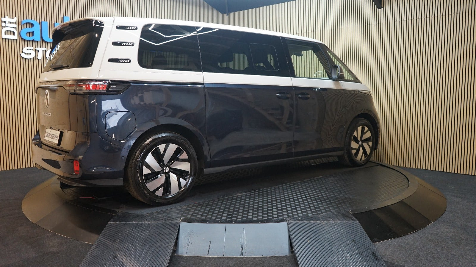 Blå VW ID.Buzz fra 2025