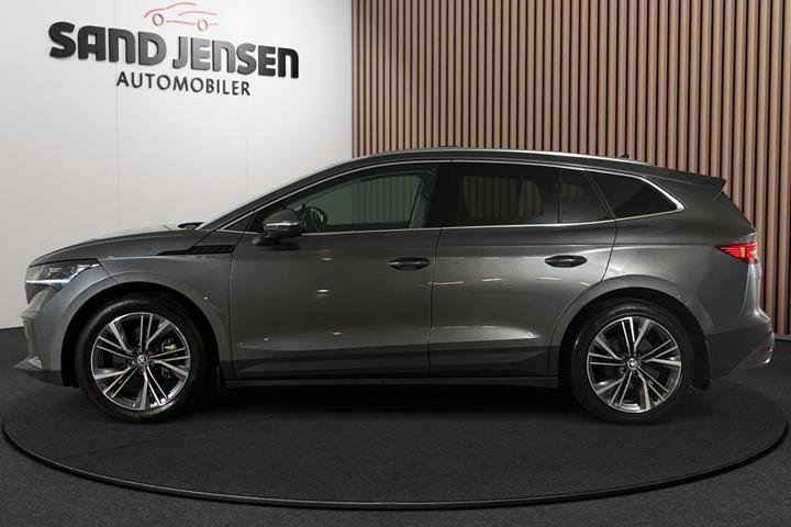 Grå Skoda Enyaq fra 2023